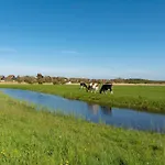 With View Over The Park De Buitenplaats カラントスウオーフ