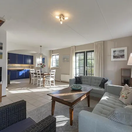 Beautifully Situated Luxury On The Water Villa *