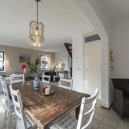 Beautifully Situated Luxury On The Water Villa *
