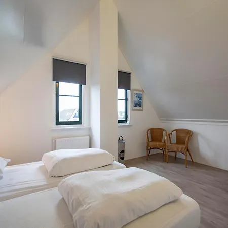 Beautifully Situated Luxury On The Water Callantsoog