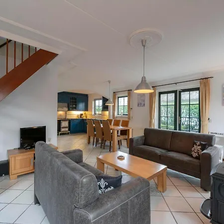 With View Over The Park De Buitenplaats Vila